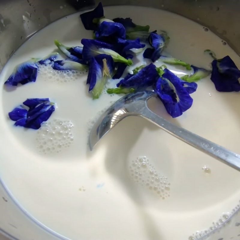 Step 1 Cook butterfly pea flower milk Butterfly pea flower yogurt