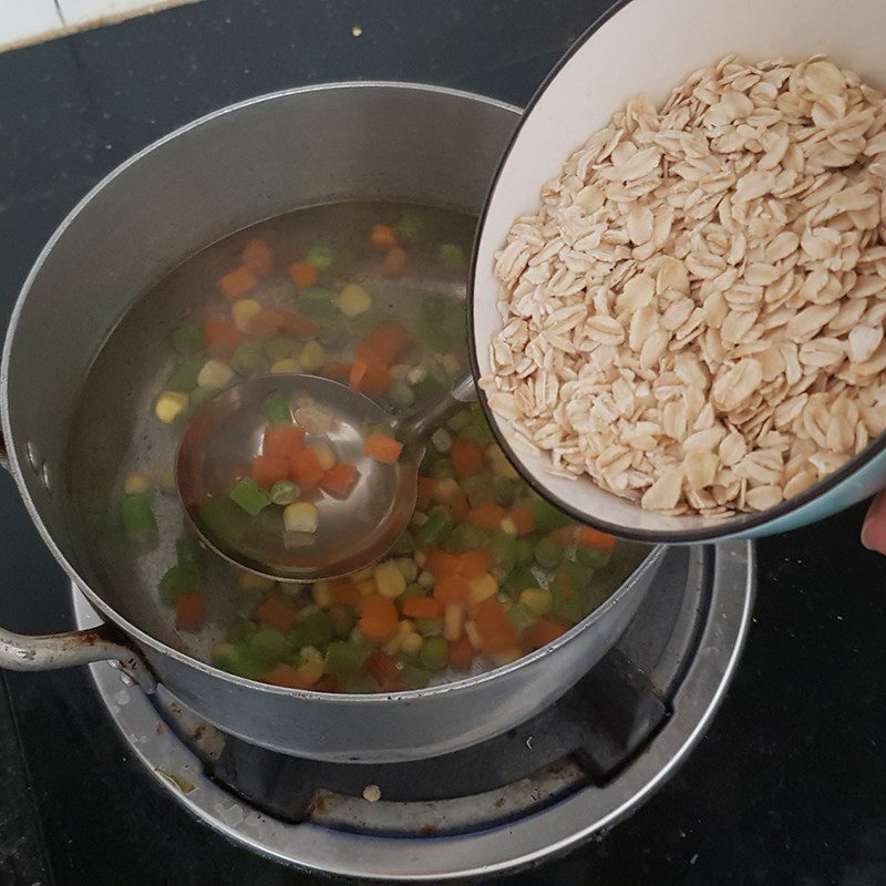 Step 3 Cook the soup for egg drop soup with oats