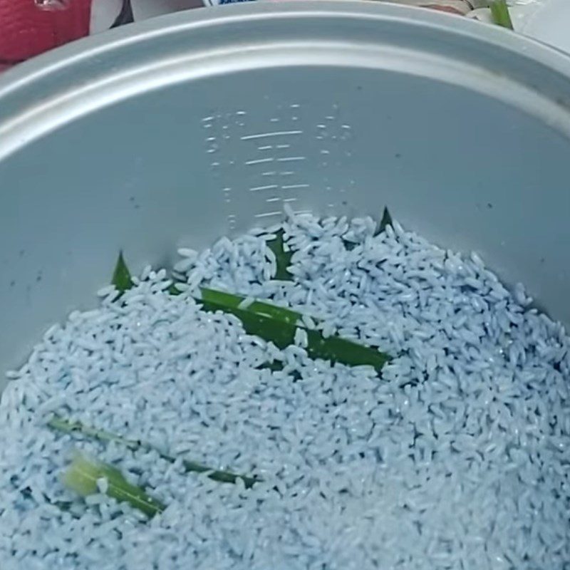 Step 3 Cook the Sticky Rice for Butterfly Pea Flower Sticky Rice with Pandan Leaves using a rice cooker