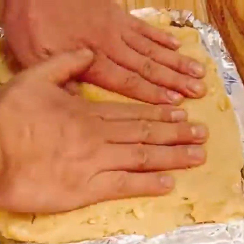 Step 3 Compressing the mold and baking the dough Dry food