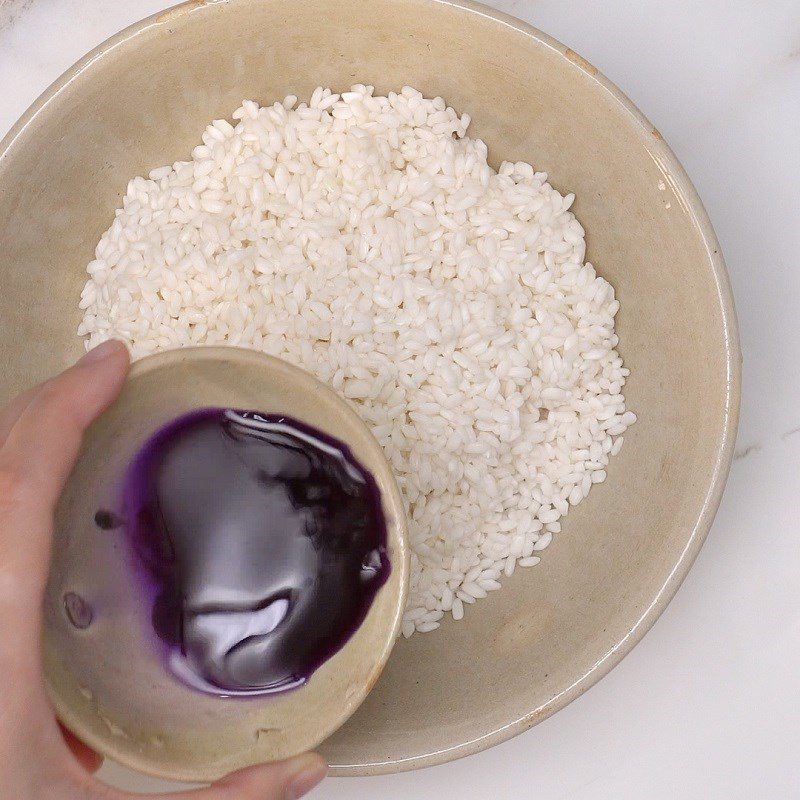 Step 2 Soak the rice for Multicolor Sticky Rice