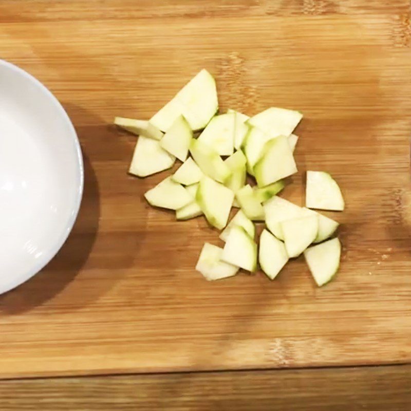 Step 1 Soak the oats, prepare the zucchini Zucchini Oatmeal Porridge (for babies from 6 months old)