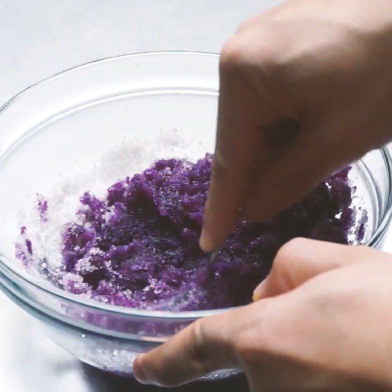 Step 2 Mash the sweet potatoes for Purple Sweet Potato Latte