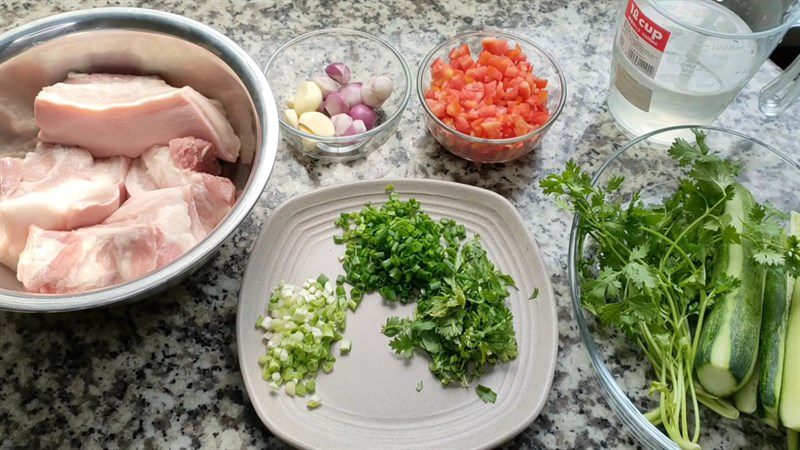 Ingredients for the dish of braised meat sandwich