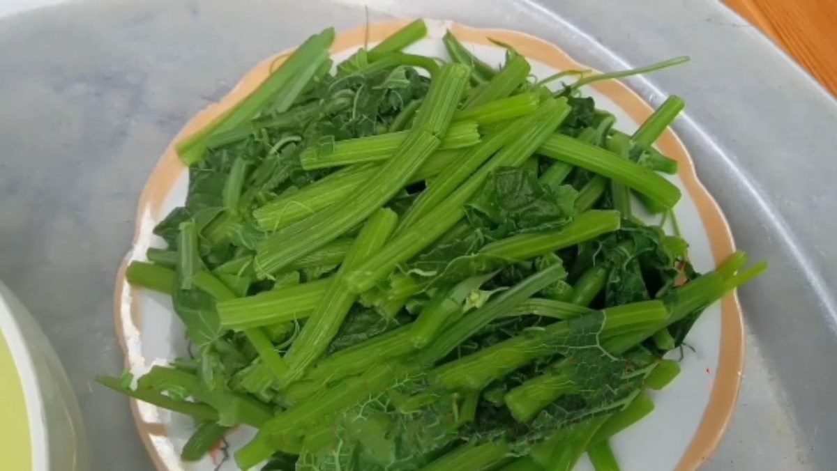 Boiled chayote tops