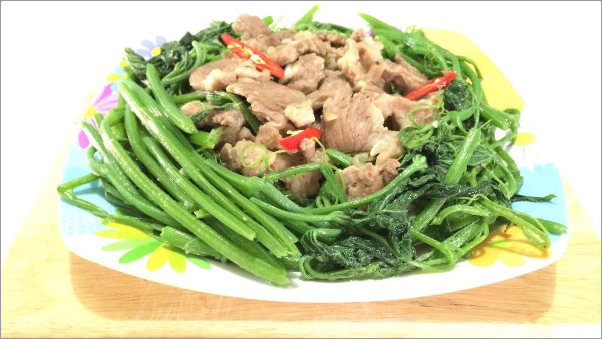 Stir-fried chayote shoots with pork