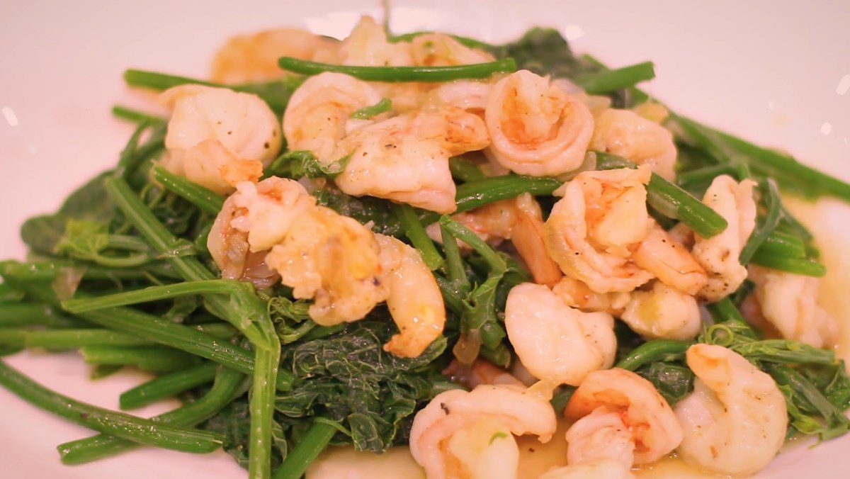 Stir-fried Vegetable Tops with Shrimp