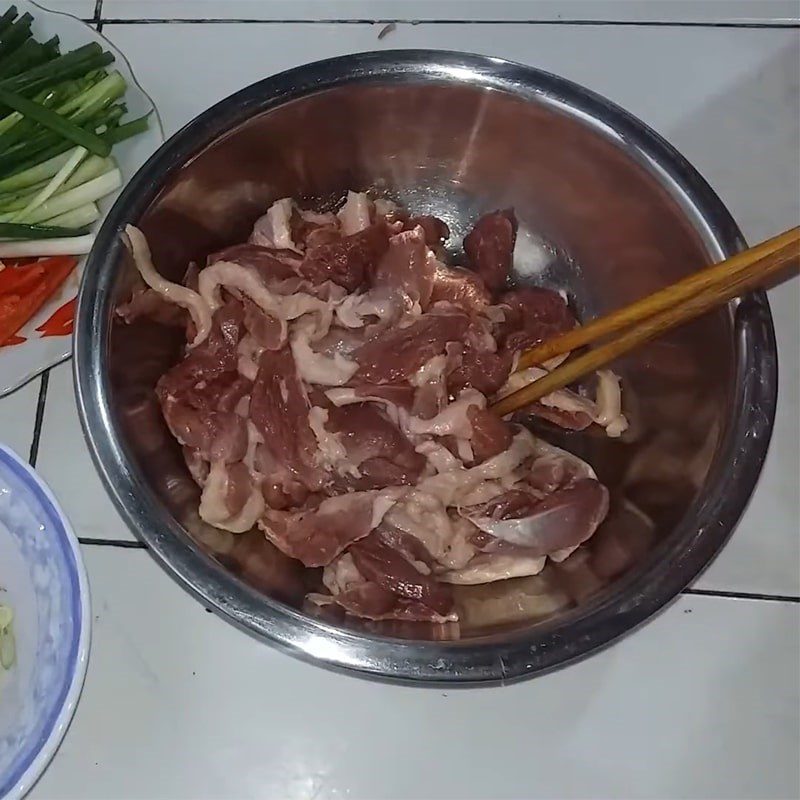 Step 1 Prepare and cut goose meat Stir-fried goose