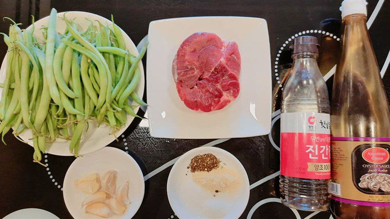 Ingredients for stir-fried beef with green beans