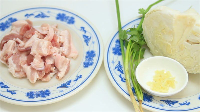 Ingredients for the dish 2 ways to make stir-fried cabbage with meat