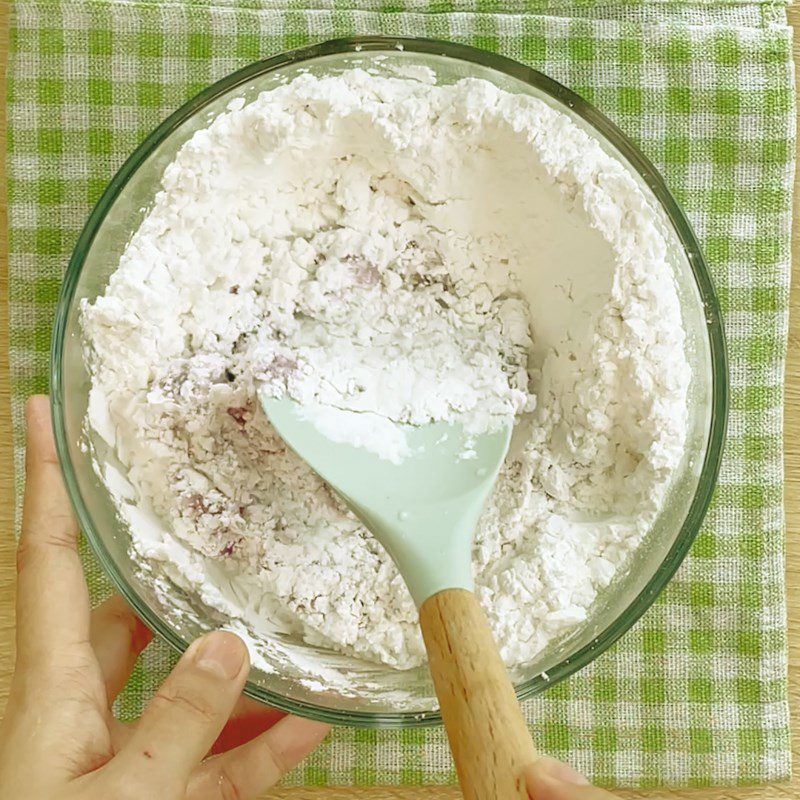 Step 3 Kneading the dough Butterfly pea flower dumplings with shrimp and meat