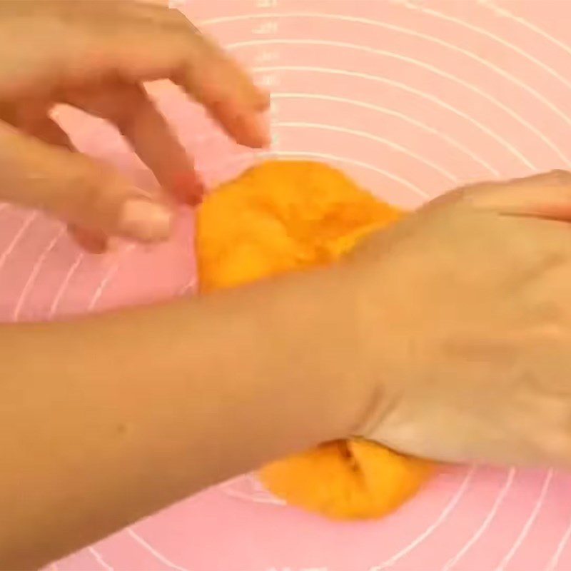 Step 4 Kneading the dough Orange bun