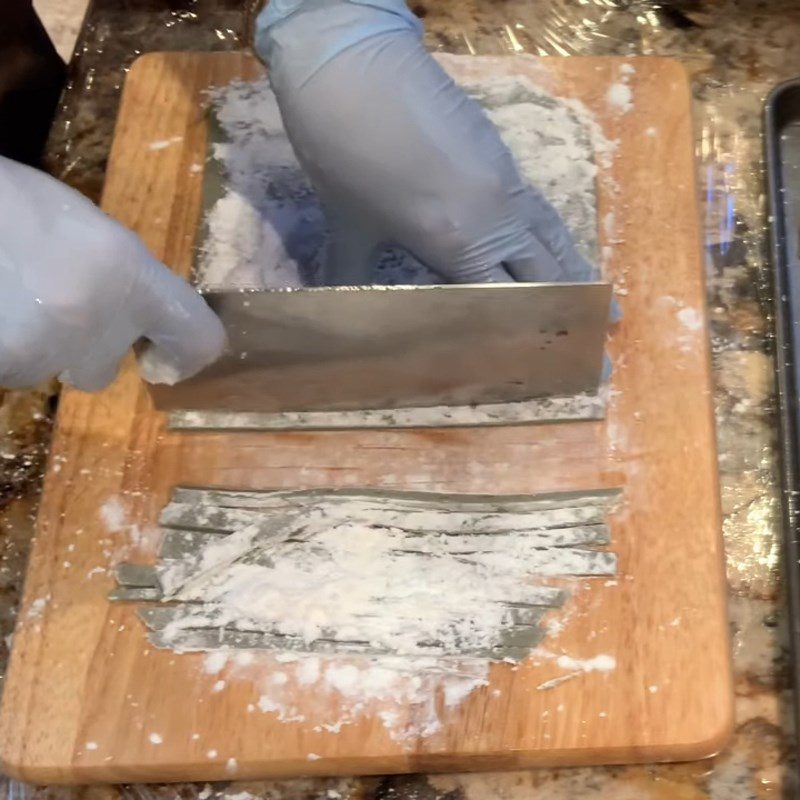 Step 4 Kneading the dough and shaping the bánh tằm Bánh tằm lá mơ shaped by hand