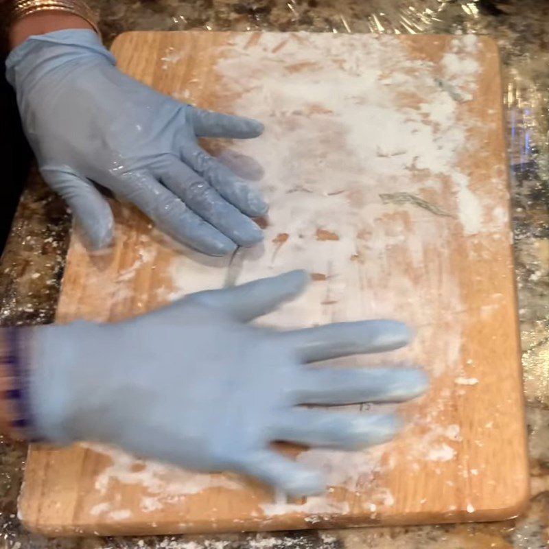 Step 4 Kneading the dough and shaping the bánh tằm Bánh tằm lá mơ shaped by hand