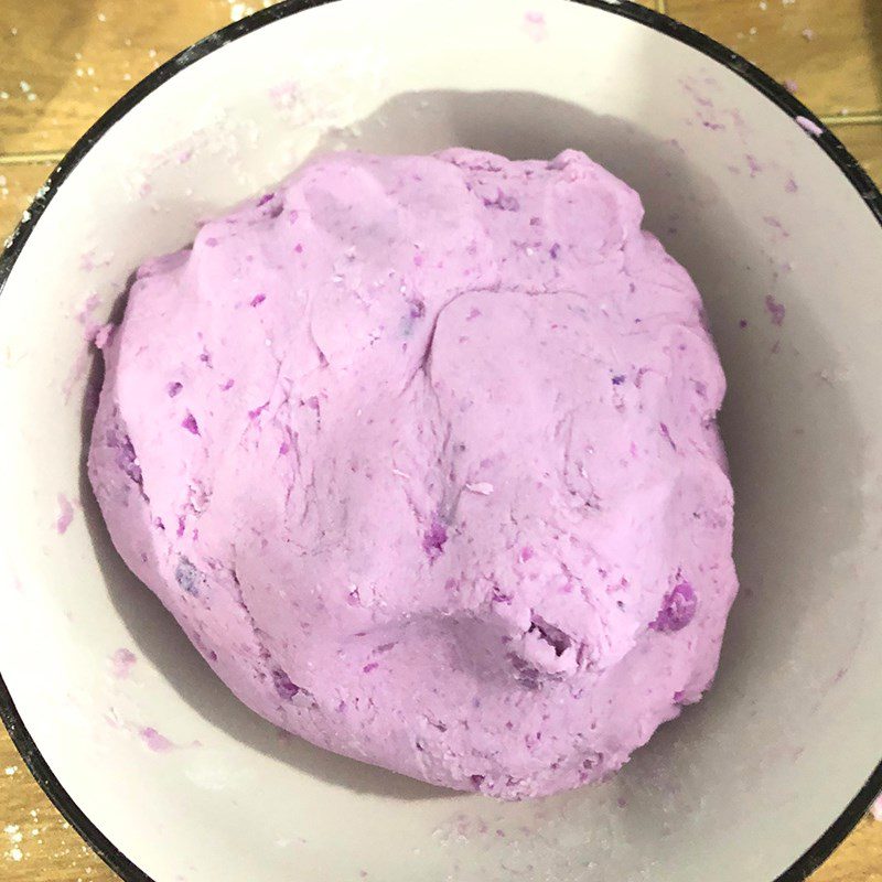 Step 2 Stuffing the dough and shaping Fried sweet potato cake (recipe shared by a user)