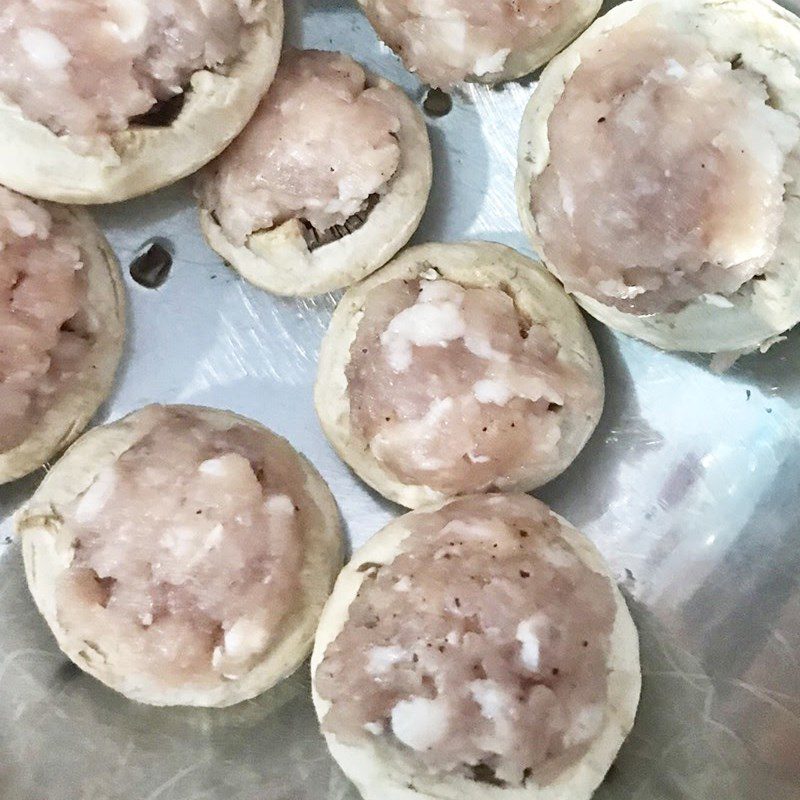 Step 2 Stuffing the meat Stuffed fatty mushrooms