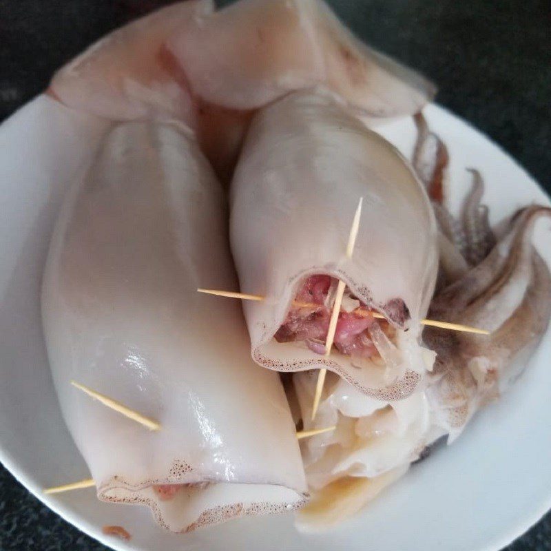 Step 3 Stuffing and steaming squid Stuffed squid with green pepper sauce