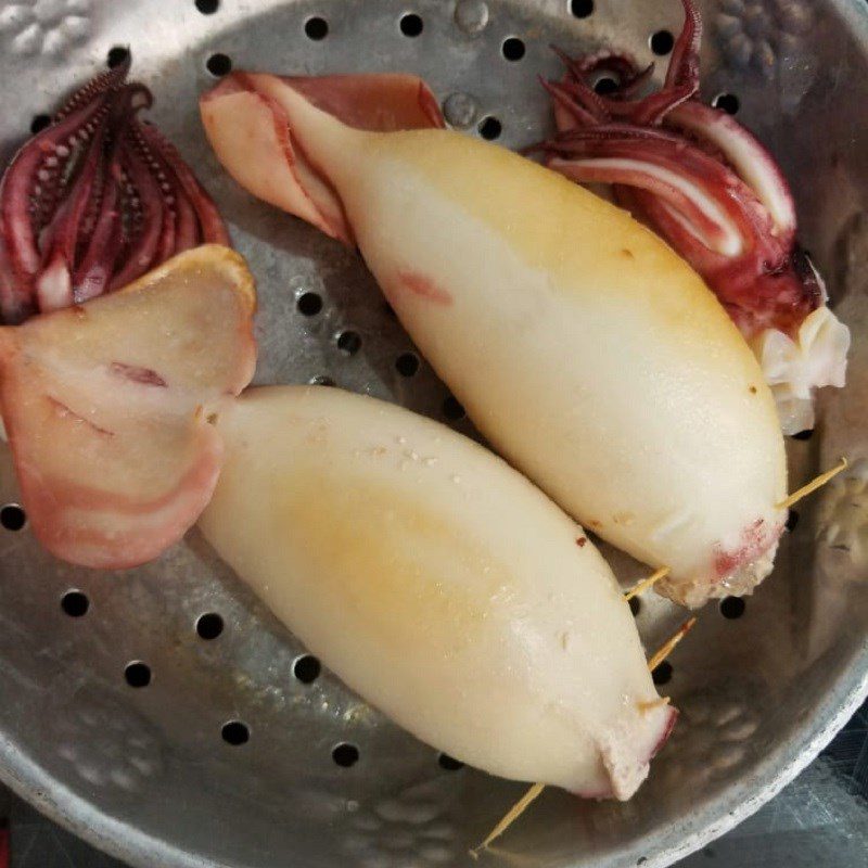 Step 3 Stuffing and steaming squid Stuffed squid with green pepper sauce