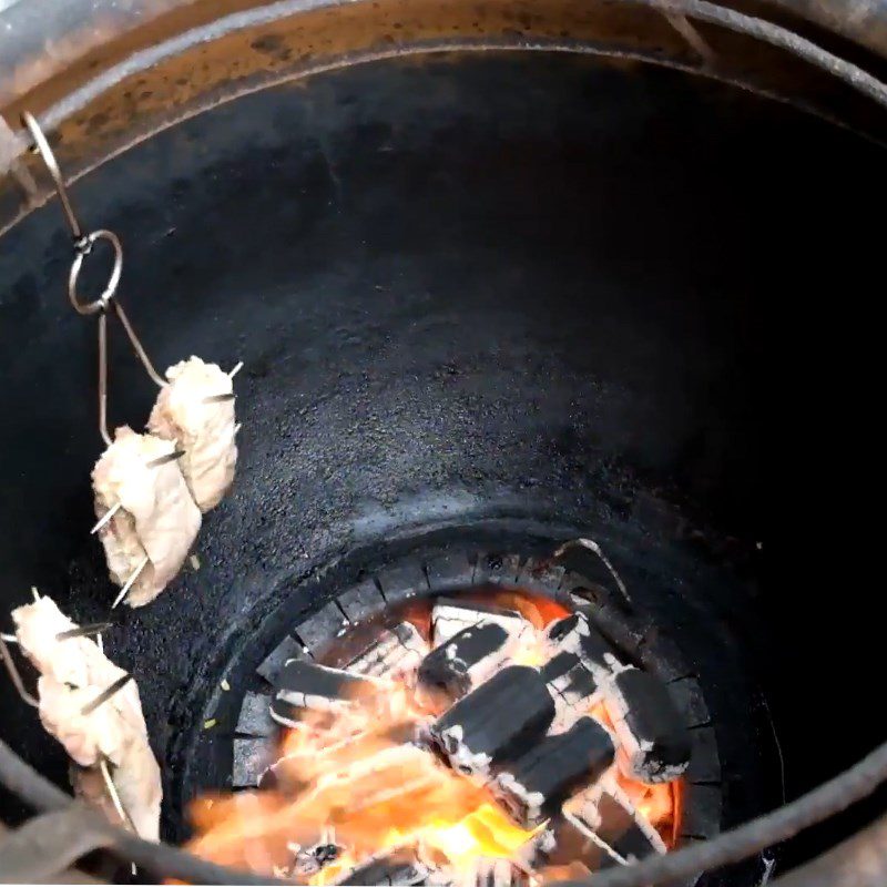 Step 3 Grill the meat Grilled pork in a clay pot