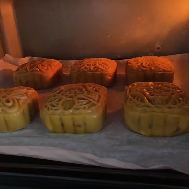 Step 6 Baking the Cake Mooncake with Mixed Ingredients and Dried Beef