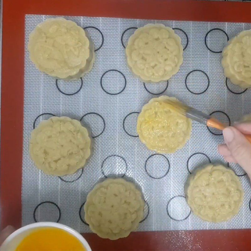 Step 7 Baking the cake Mooncake for diabetics with lotus seed filling