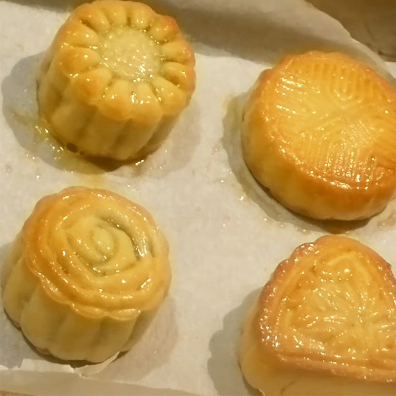 Step 5 Baking Mooncake for Diabetics with Durian Green Bean Filling