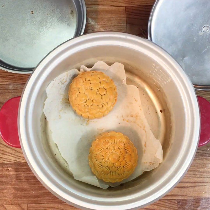 Step 6 Baking the cake with a rice cooker Mid-Autumn cake with mixed fillings using a rice cooker