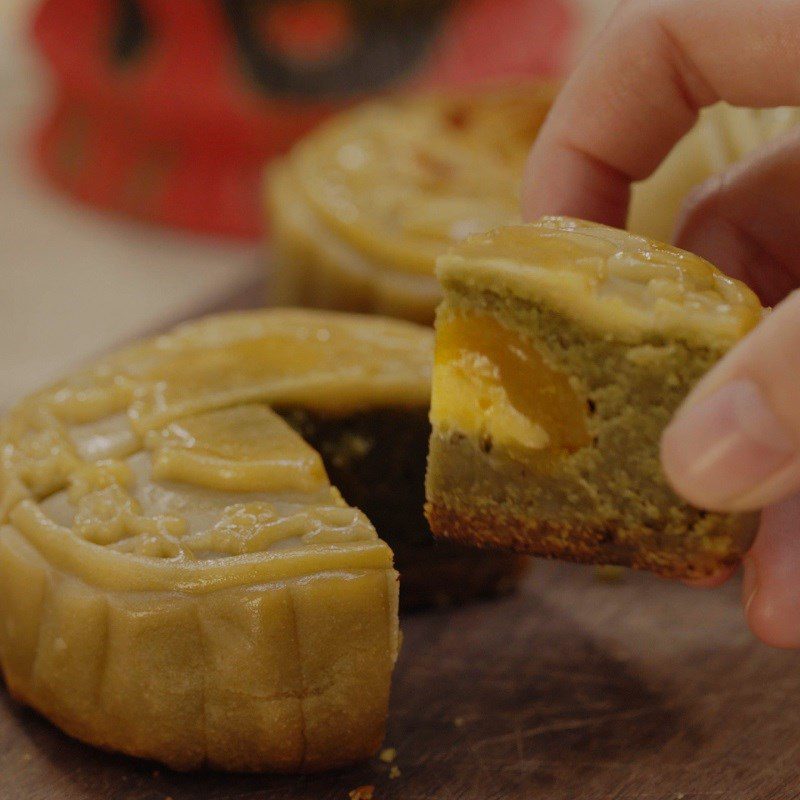 Step 6 Finished Product Mooncake with mung bean filling made in a rice cooker