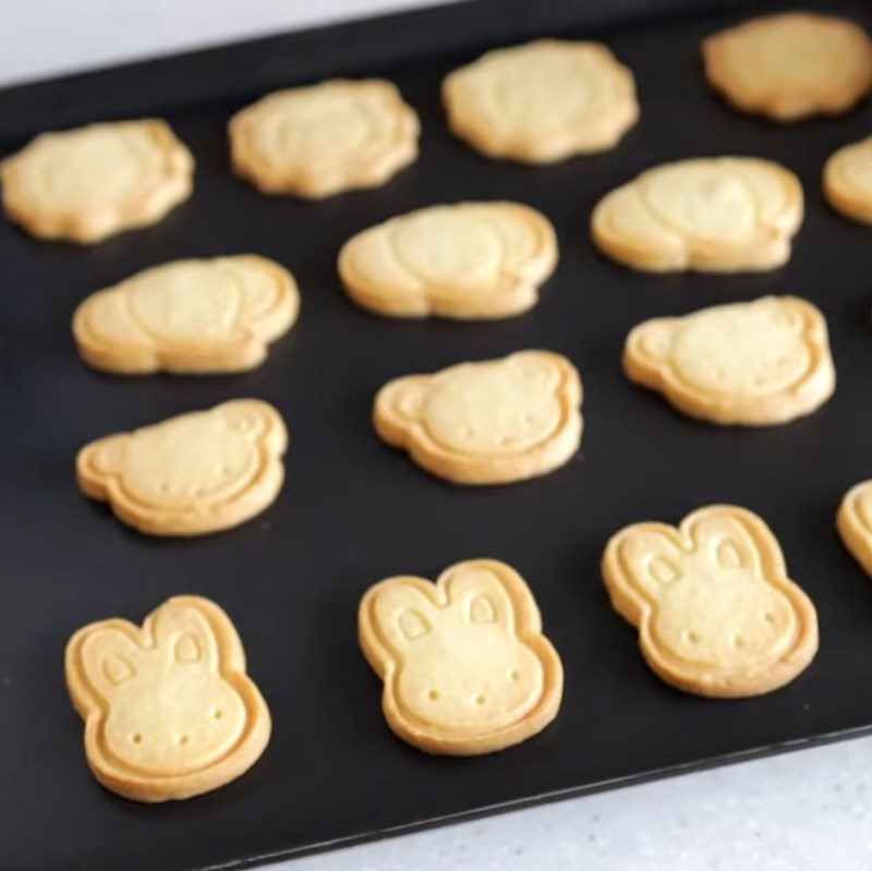 Step 4 Baking cookies with an air fryer Animal-shaped cookies baked with an air fryer