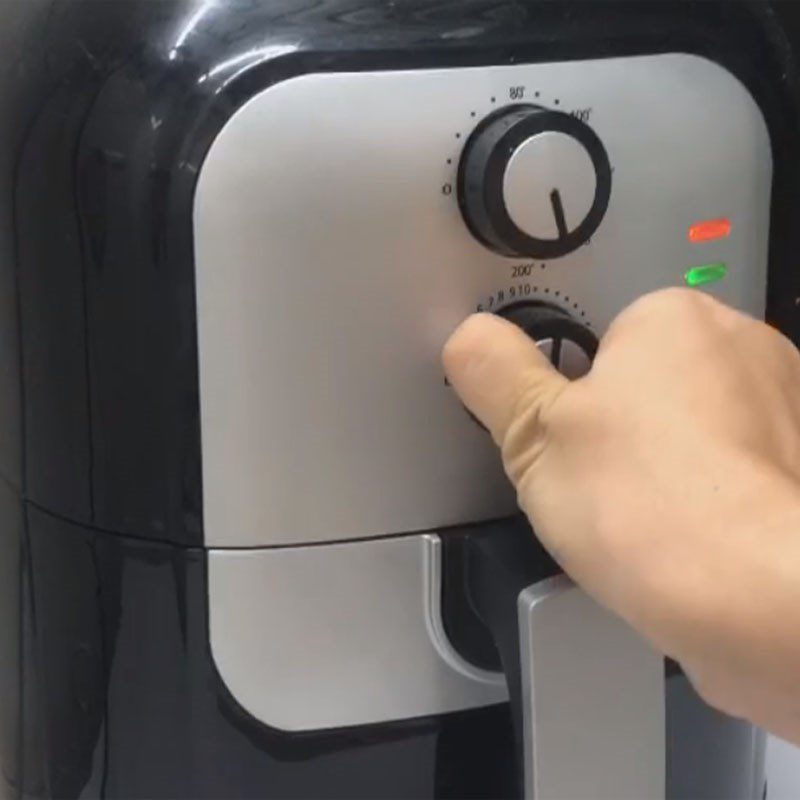 Step 4 Baking cookies with an air fryer Animal-shaped cookies baked with an air fryer