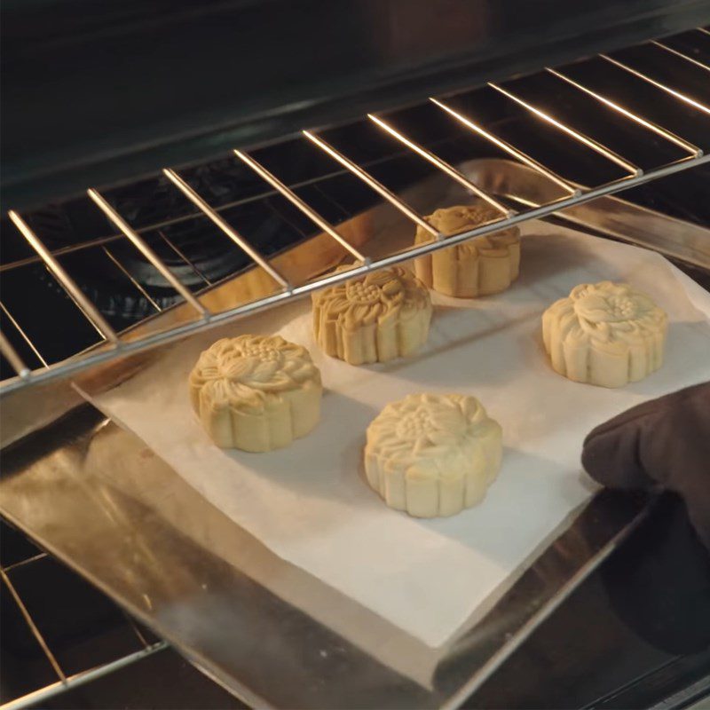 Step 5 Baking Mooncake in animal shape