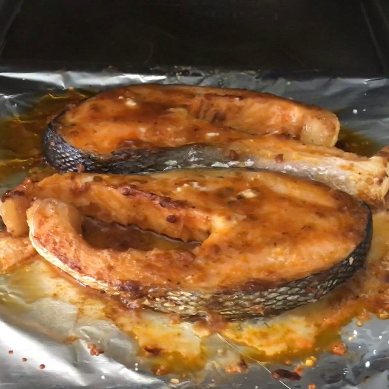 Step 3 Grilling fish Grilled salmon with chili paste