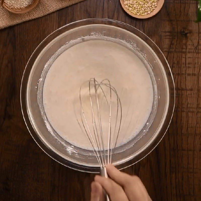 Step 2 Mix the flour for Sweet Rice Cake with Palm Sugar