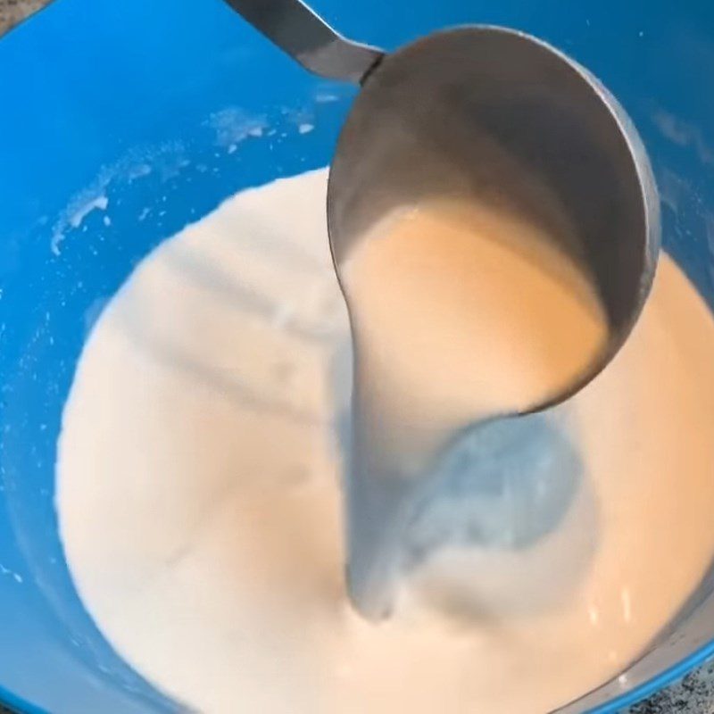 Step 5 Prepare the batter for Hai Phong Water Fern Cake