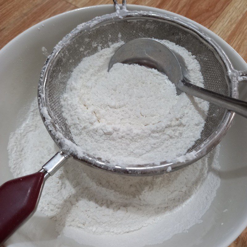 Step 1 Mix the batter for Fried Banana Cake