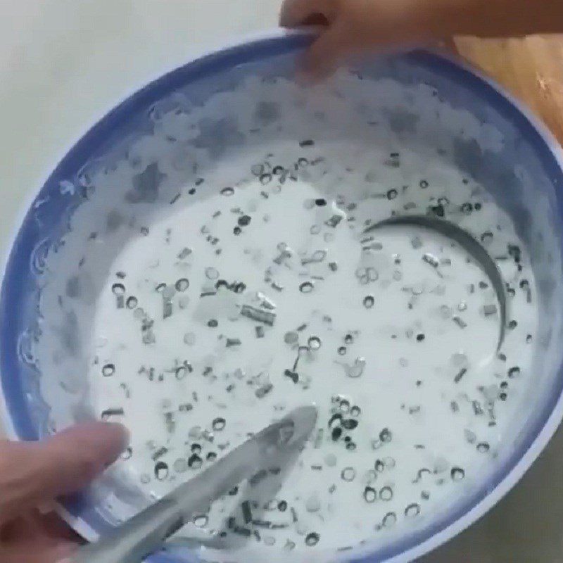 Step 3 Mixing the batter for Nghệ An steamed rice cake