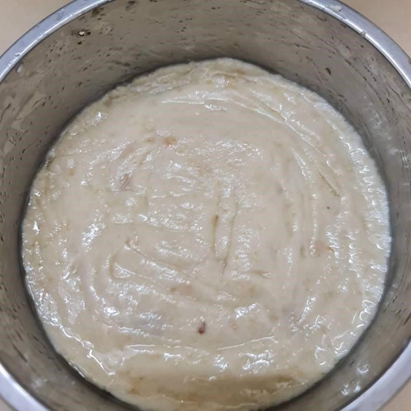 Step 2 Mixing the banana cake batter Fresh milk banana cake