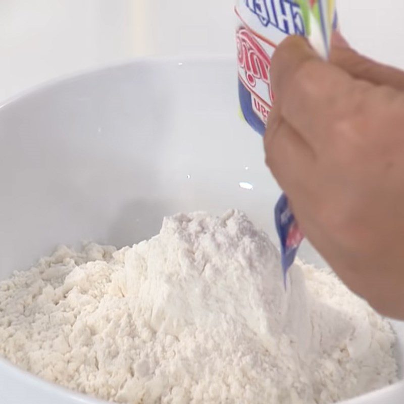 Step 3 Mix the batter and coat the fish with crispy Sake Salmon flour