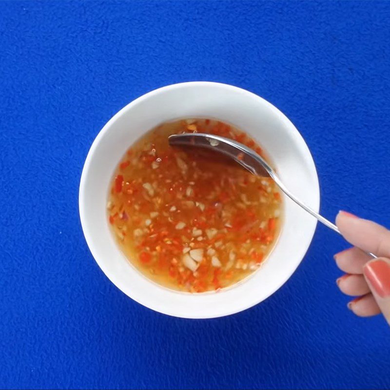 Step 4 Make fish sauce and scallion oil for broken rice with braised ribs