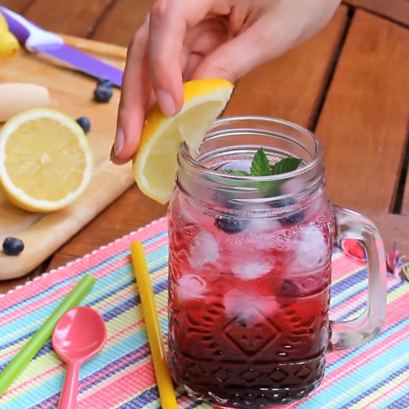 Step 4 Blueberry soda mix Lemon blueberry soda