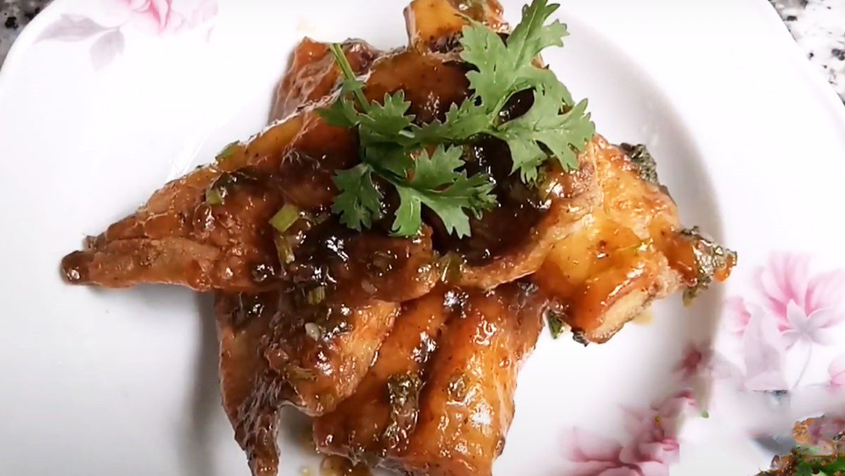 Fried catfish with tamarind sauce