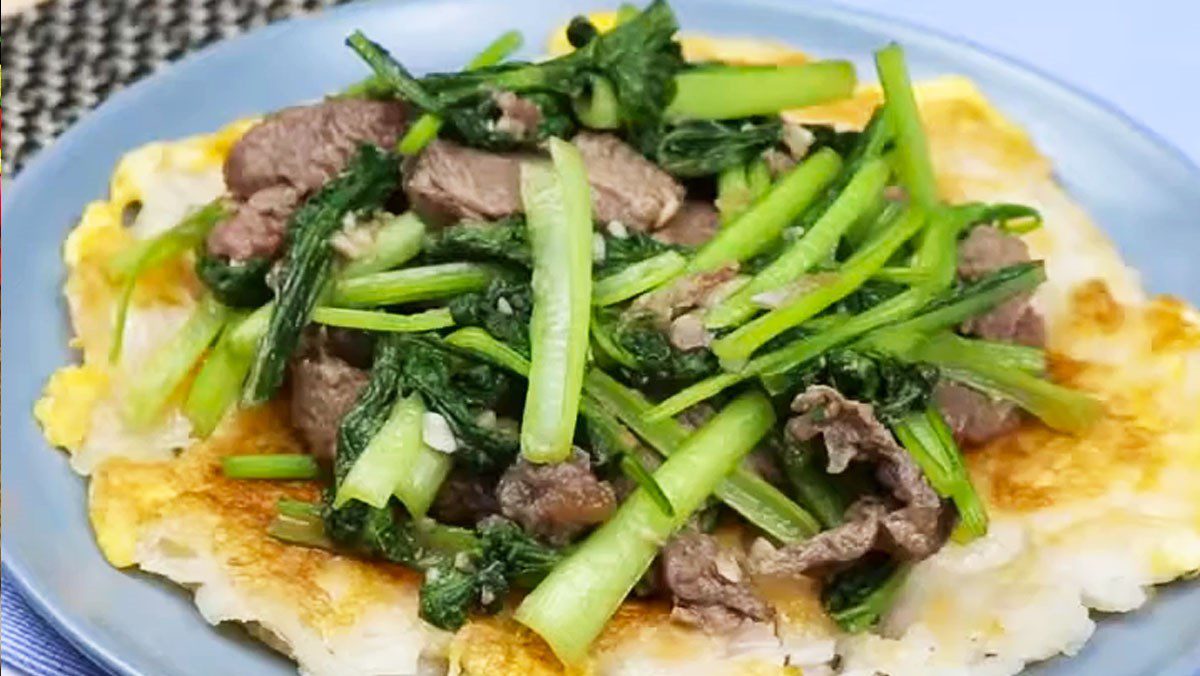 Fried Pho with Egg and Stir-fried Beef