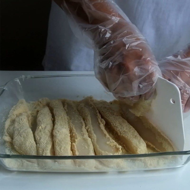 Step 3 Coat rice cake with soybean flour Injeolmi cake