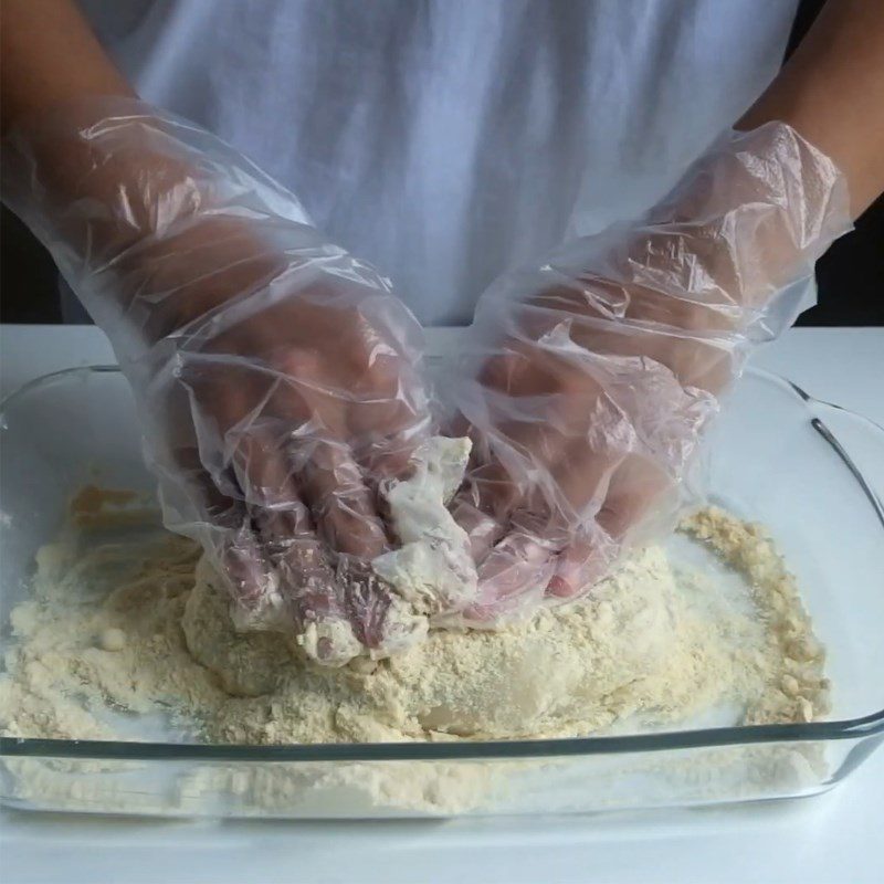 Step 3 Coat rice cake with soybean flour Injeolmi cake