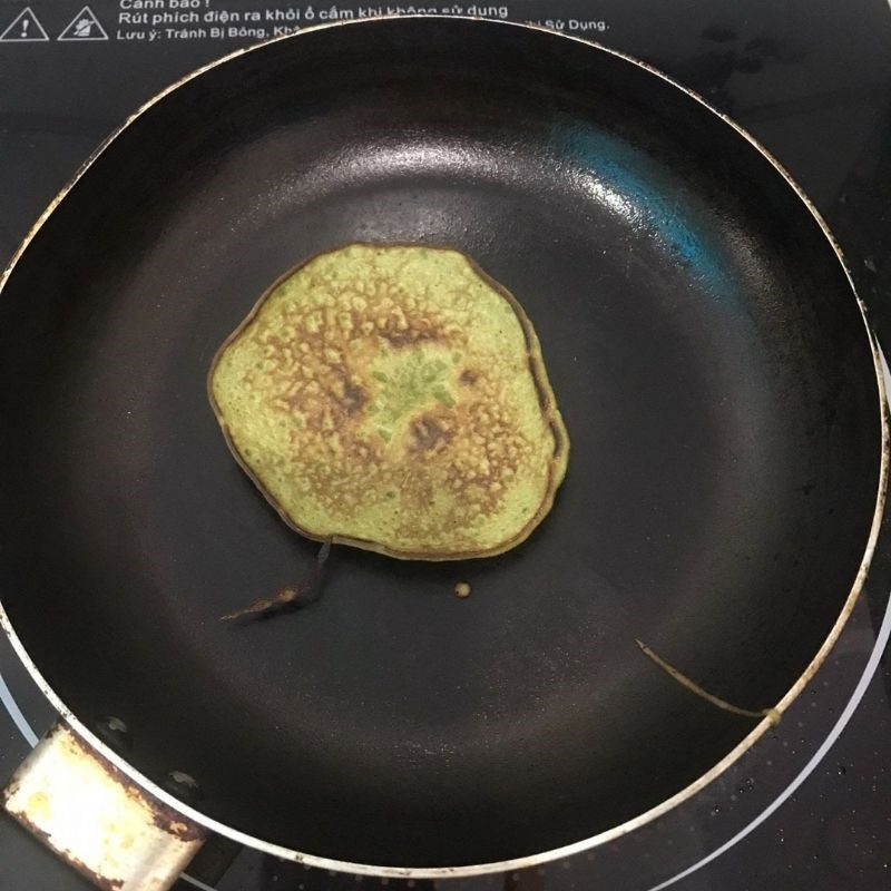 Step 2 Frying green tea pancakes in a pan Green tea pancake