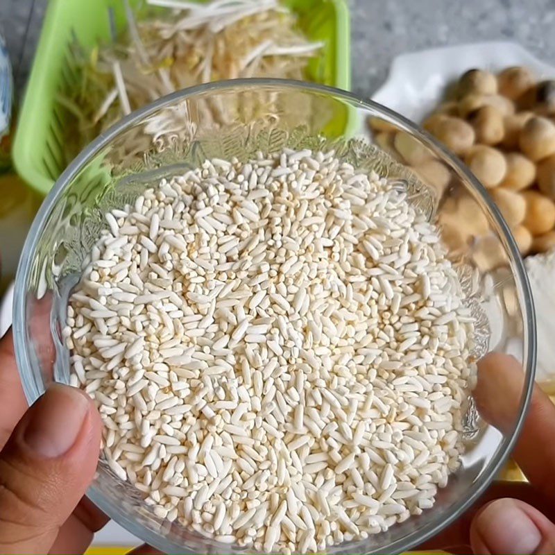 Step 2 Roast the rice and cook the porridge for Vegetarian Minced Meat Porridge