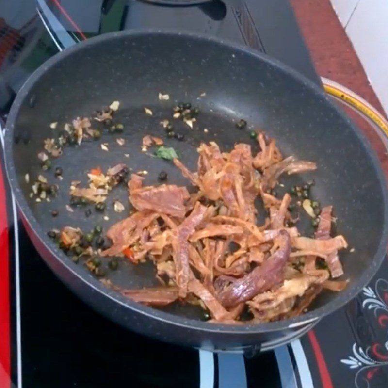 Step 6 Roast Dried Squid with the Mixture of Pepper, Onion, Garlic, and Fish Sauce Fried Dried Squid