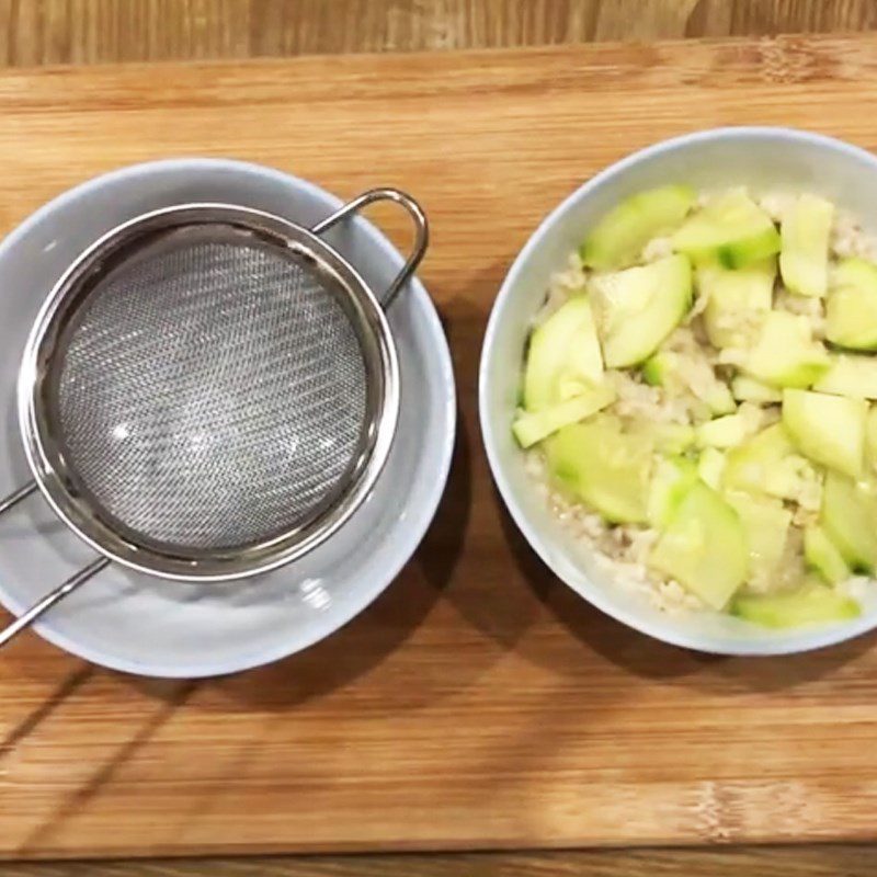 Step 3 Sieve the porridge mixture Zucchini oat porridge (for babies from 6 months old)