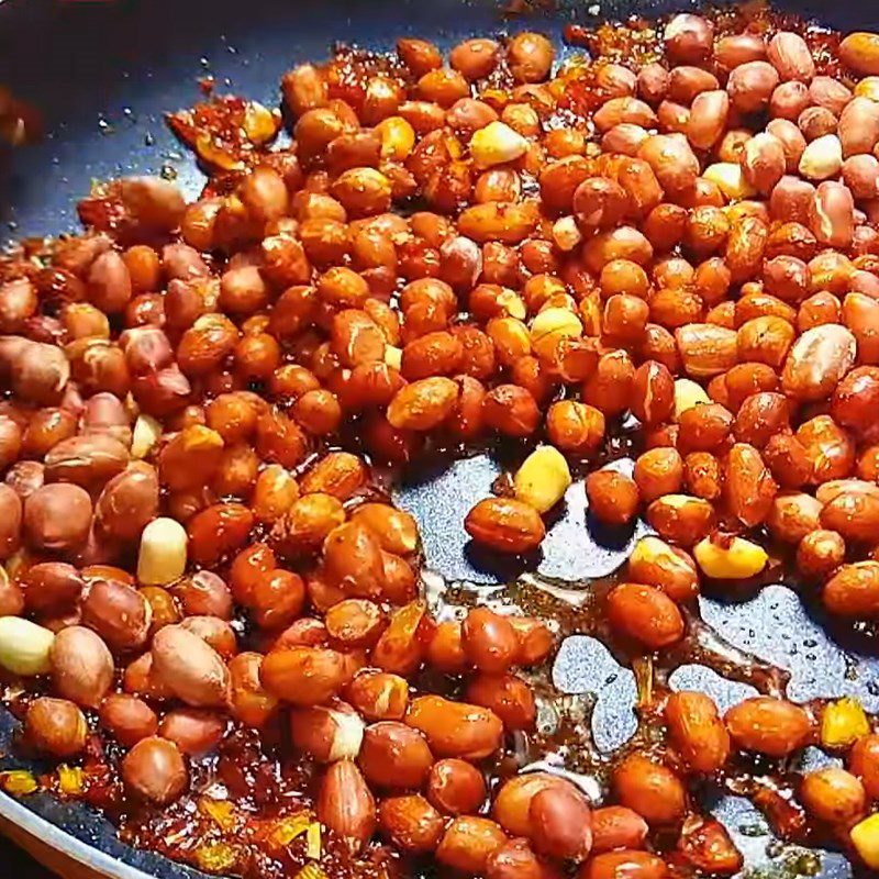 Step 3 Caramelize peanuts with sweet sauce Caramelized peanuts with vegetarian sweet sauce