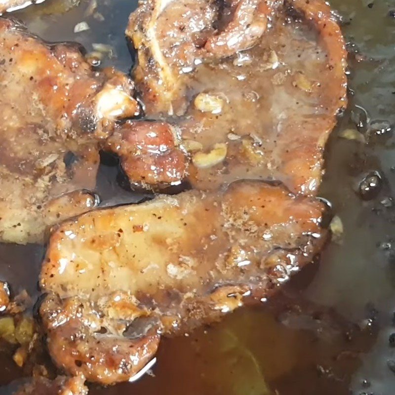 Step 3 Braise the ribs Sweet and salty braised pork chops